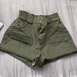 Hollitser army green shorts